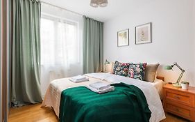 Elektoralna 12A - Colorful Apartment With Balcony By Noclegi Renters