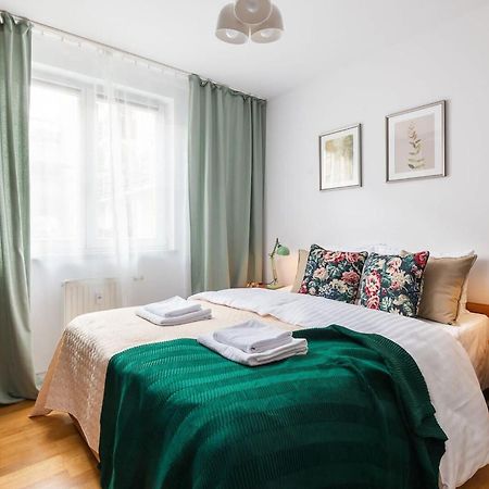 Elektoralna 12A - Colorful Apartment With Balcony By Noclegi Renters Варшава Екстер'єр фото